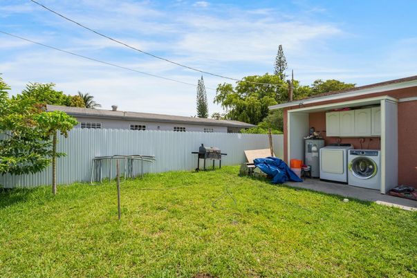 Backyard, Exterior, Washer
