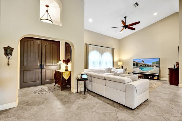 Interior, Living room, Pendant Lights, Recessed Lighting