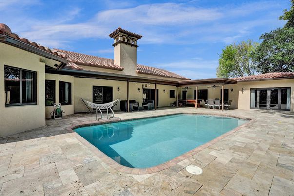 Exterior, Pool