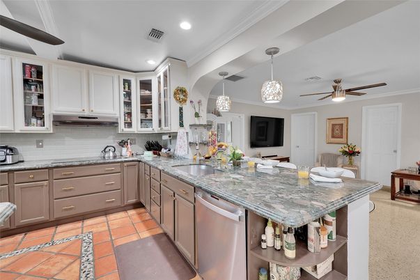 Interior, Kitchen, Pendant Lights, Recessed Lighting
