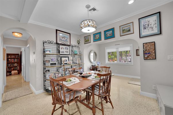 Dining room, Interior, Pendant Lights, Recessed Lighting