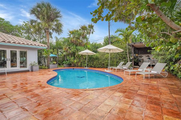 Exterior, Pool