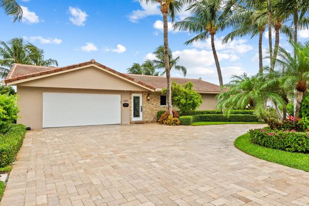 Attached, Exterior, Facade, Brick Facade, Ranch