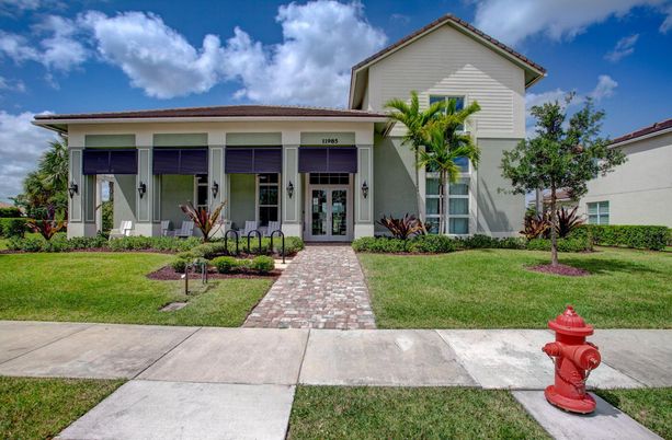 Exterior, Facade, Ranch