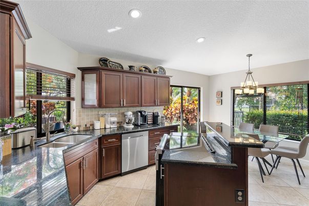 Dining room, Interior, Kitchen, Pendant Lights, Recessed Lighting, Stainless Steel Appliances