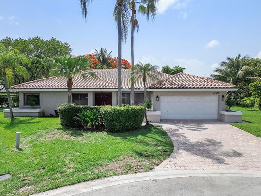 Attached, Exterior, Facade, Spanish Mediterranean
