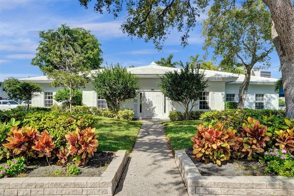 Exterior, Facade, Ranch