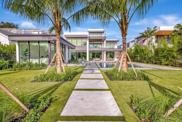Backyard, Exterior, Facade, Modern