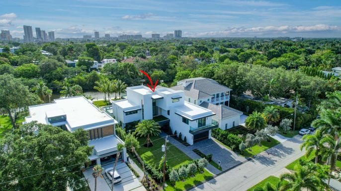 Exterior, Drone