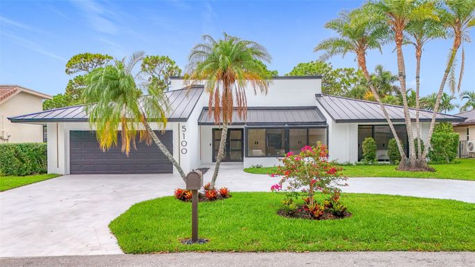 Attached, Exterior, Facade, Ranch