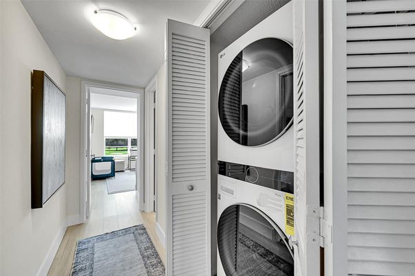 Interior, Utility Closets, Washer, Wood Texture Flooring