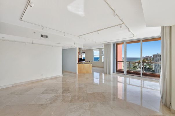 Empty room, Interior, Water