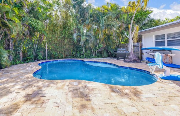 Exterior, Pool