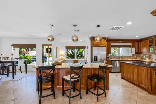 Dining room, Interior, Kitchen, Pendant Lights, Recessed Lighting, Stainless Steel Appliances
