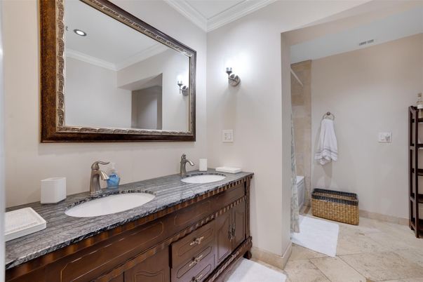 Bathroom, Dual Sink Vanities, Interior, Recessed Lighting