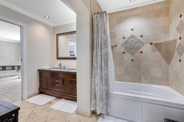 Bathroom, Interior, Recessed Lighting