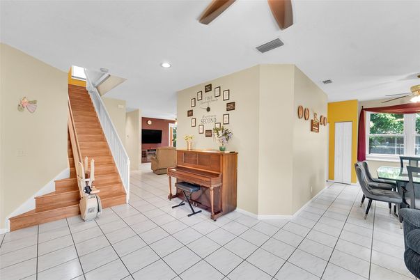 Dining room, Interior, Marble, Piano, Recessed Lighting