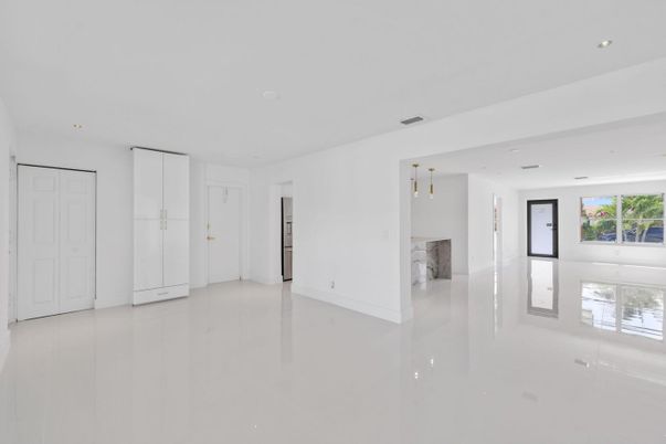 Empty room, Interior, Recessed Lighting