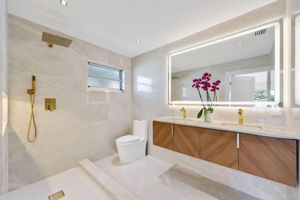 Bathroom, Interior, Recessed Lighting
