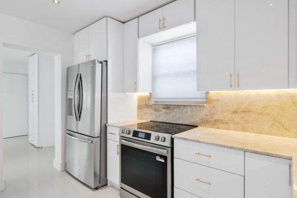 Interior, Kitchen, Recessed Lighting, Washer
