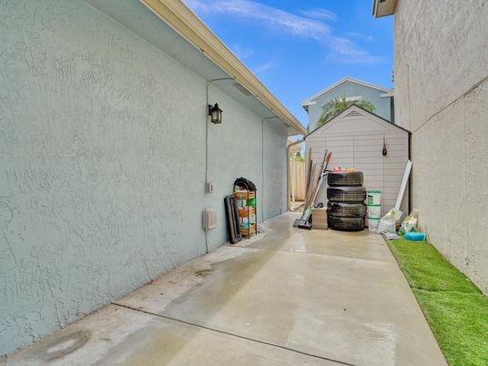 Detached Garage, Exterior