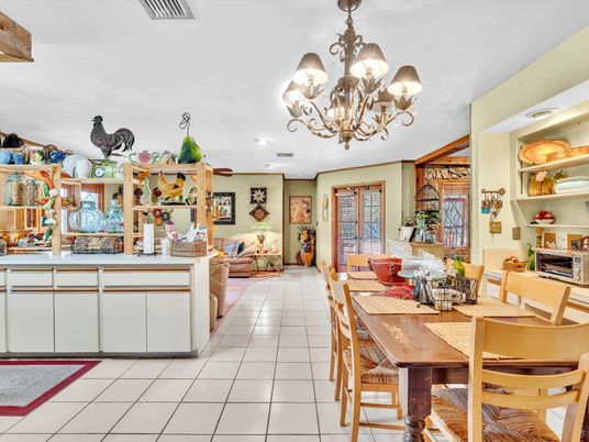 Chandelier, Dining room, Interior, Living room, Recessed Lighting