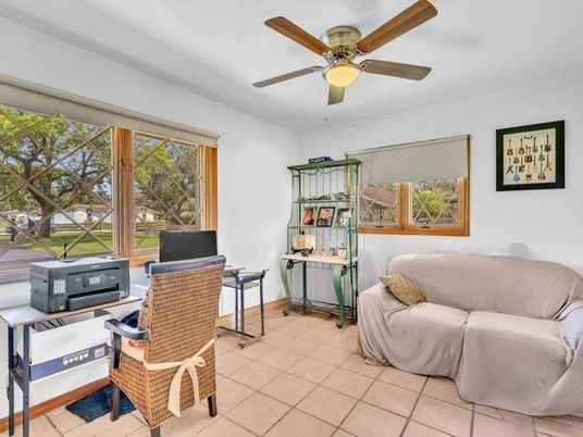 Home Office, Interior