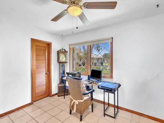 Home Office, Interior