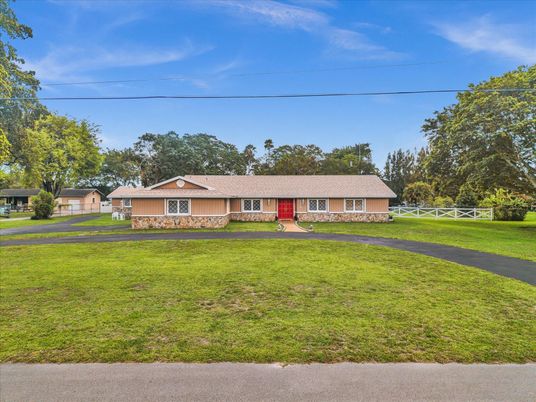 Backyard, Exterior, Facade, Ranch
