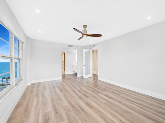 Empty room, Interior, Recessed Lighting, Water, Wood Texture Flooring