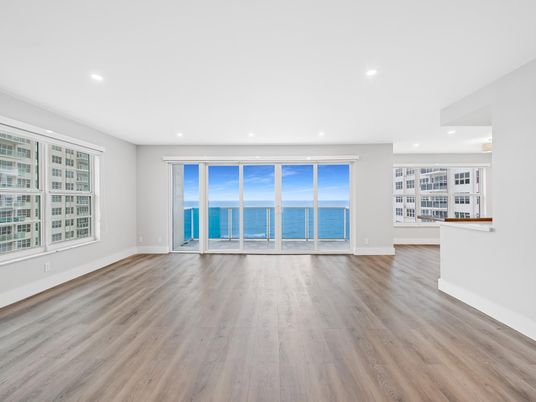 Empty room, Interior, Recessed Lighting, Water, Wood Texture Flooring