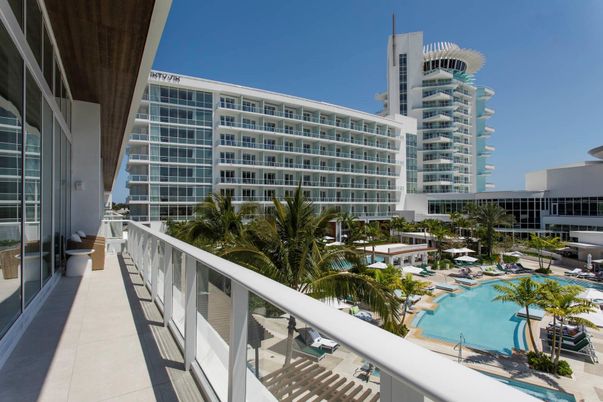 Exterior, Pool, Other