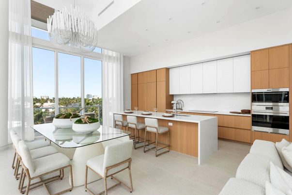 Chandelier, Dining room, Interior, Kitchen, Recessed Lighting, Stainless Steel Appliances