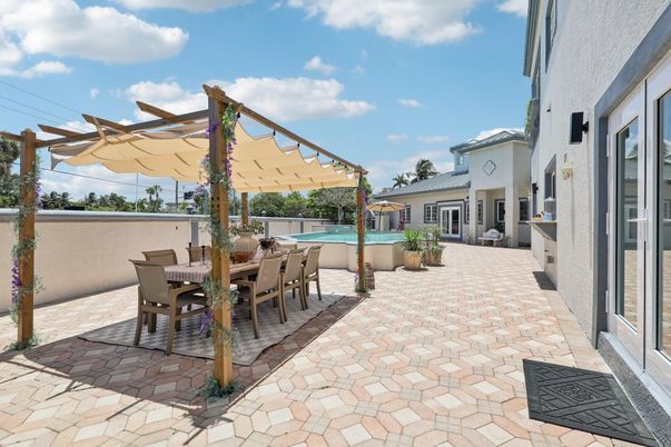 Exterior, Pool