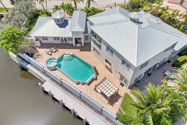 Exterior, Drone