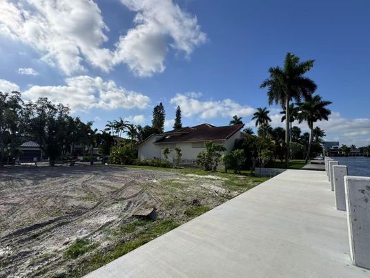 Backyard, Exterior, Water