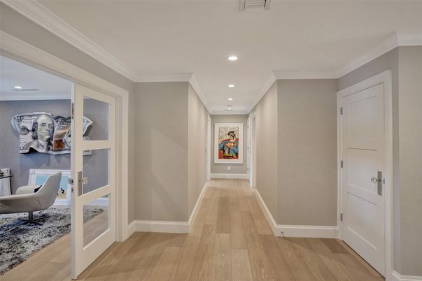 Interior, Recessed Lighting, Wood Texture Flooring