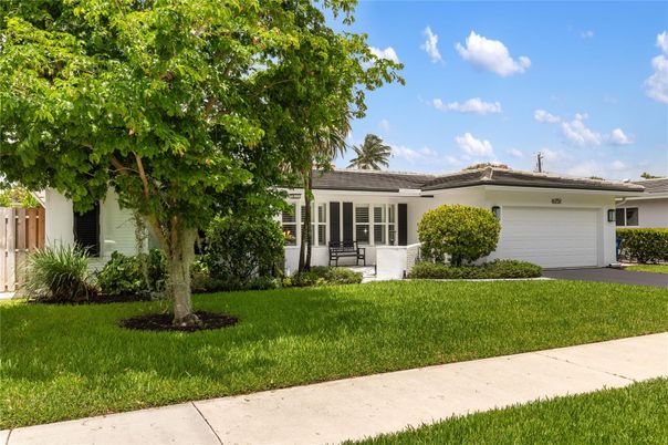 Attached, Exterior, Facade, Ranch