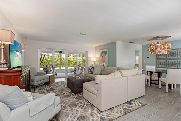 Chandelier, Dining room, Interior, Living room