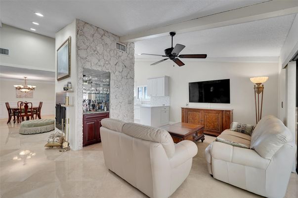 Chandelier, Dining room, Interior, Living room, Recessed Lighting, Stone Walls