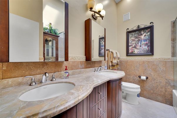 Bathroom, Dual Sink Vanities, Interior