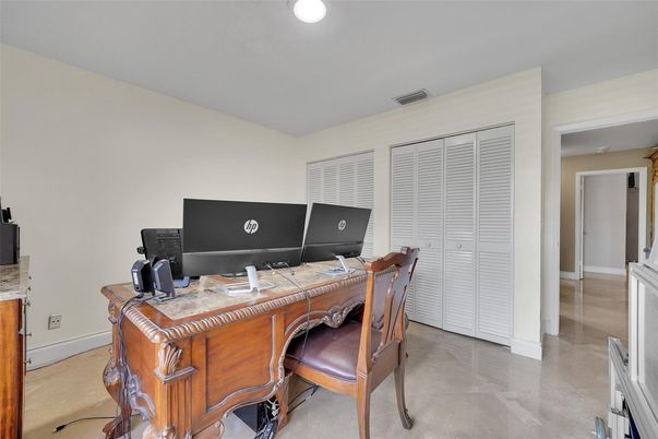 Home Office, Interior