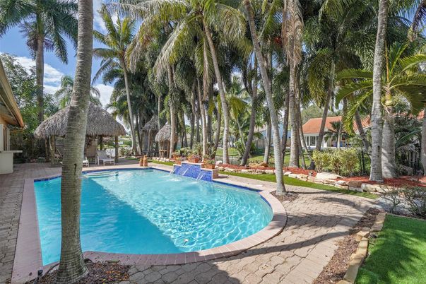 Exterior, Pool