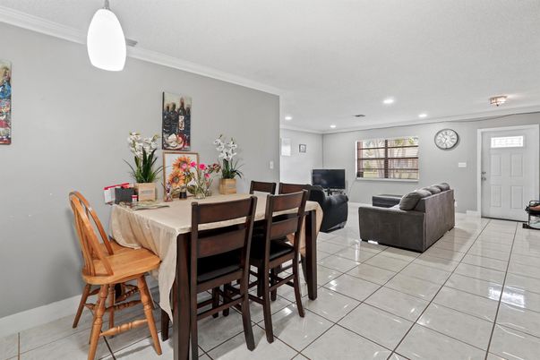 Dining room, Interior, Living room, Recessed Lighting