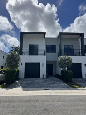 Attached, Exterior, Facade, Modern