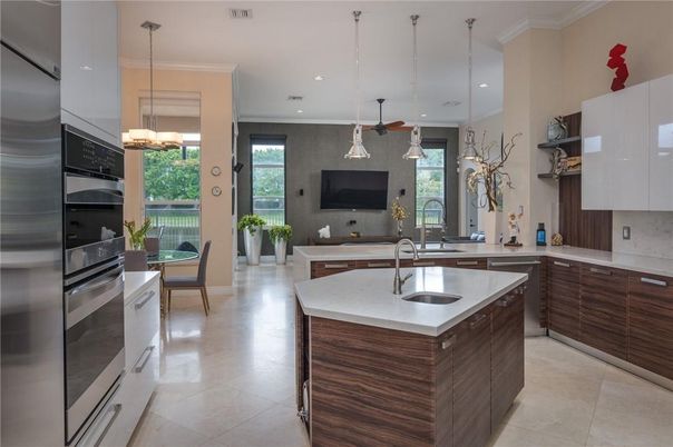 Dining room, Interior, Kitchen, Pendant Lights, Recessed Lighting, Stainless Steel Appliances