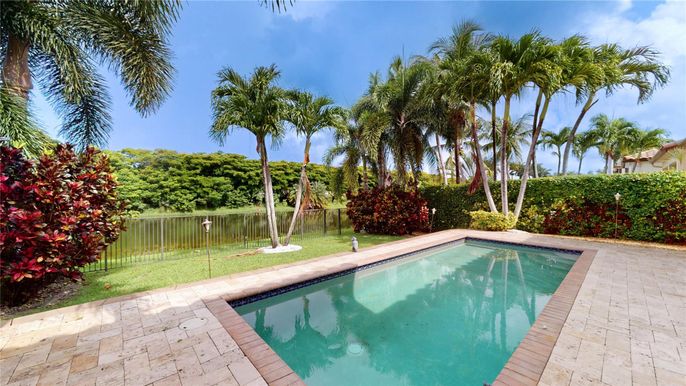 Exterior, Pool, Water