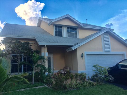Attached, Exterior, Facade, American Craftsman