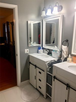 Bathroom, Dual Sink Vanities, Interior