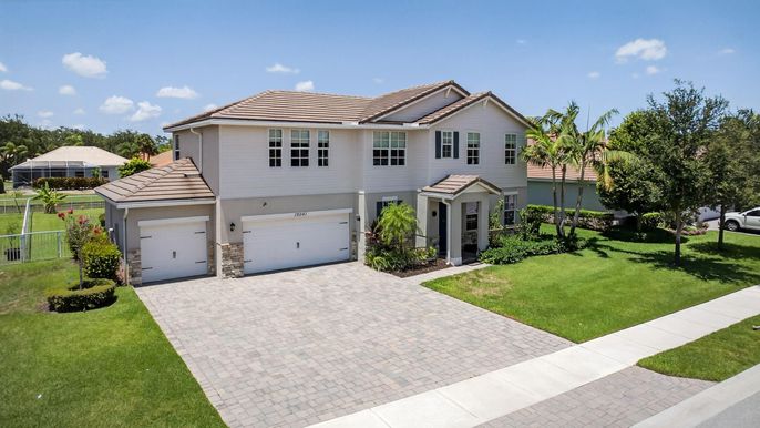 Attached, Exterior, Facade, Mediterranean